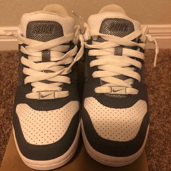 Nike Shoes - Nike Women’s Air Prestige II